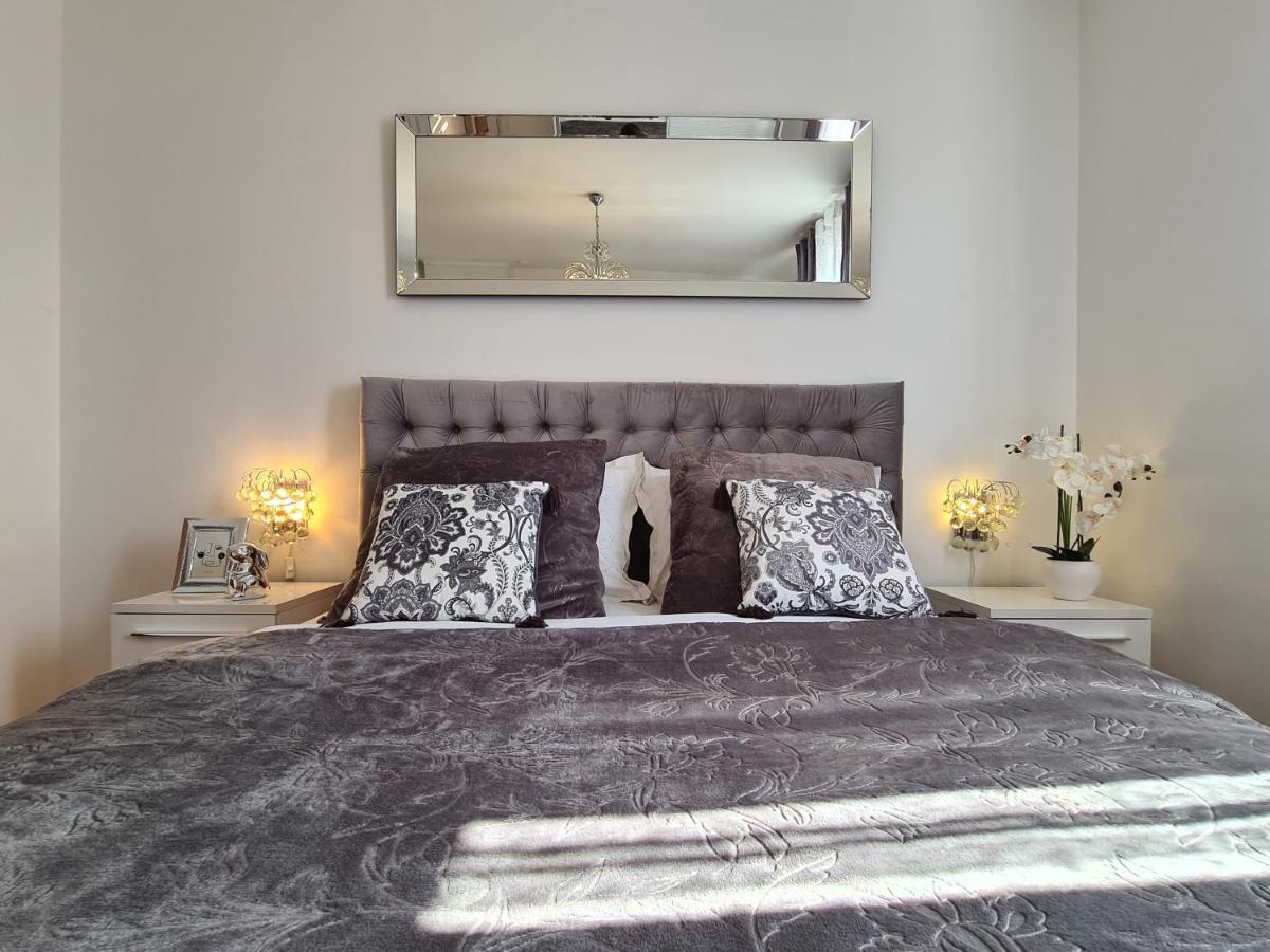 Luxurious Apartment Majda, 2 Bathrooms And Free Parking Split Kültér fotó